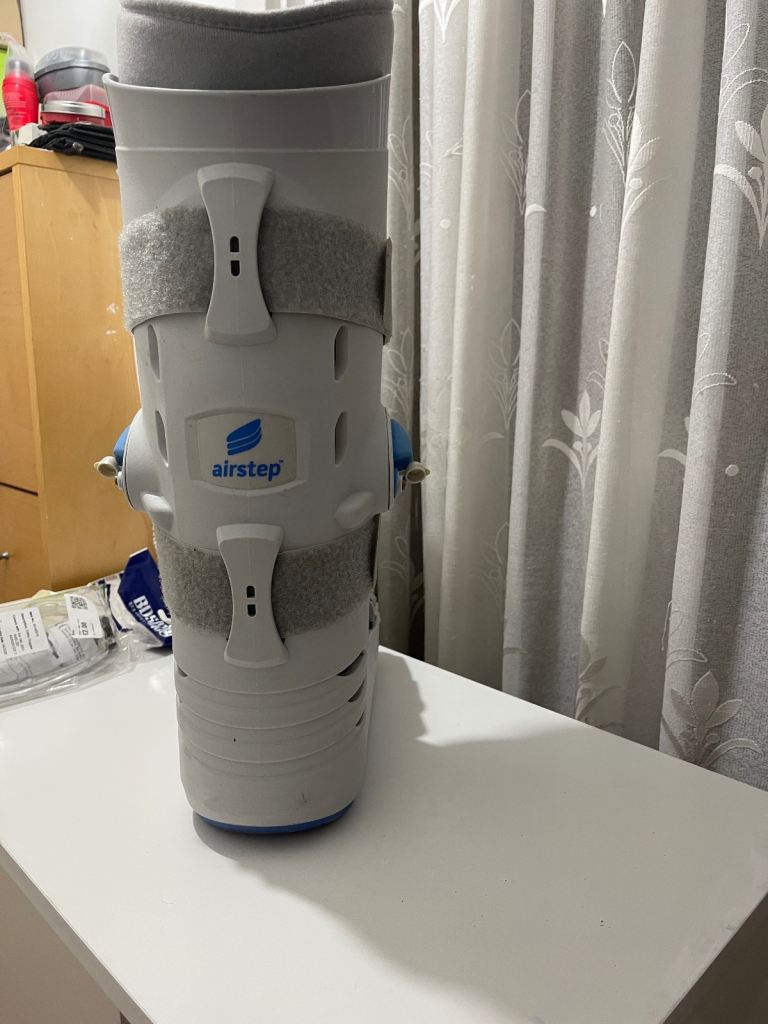 Boot leg support for tendon strain:broken leg 