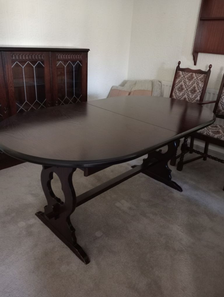 Dark oak effect extendable oval table +6 chairs
