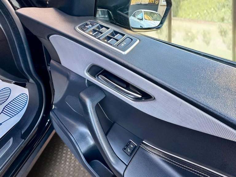  Jaguar F-Pace 2.0 D180 R-Sport SUV 5dr Diesel Auto AWD Euro 6 (s/s) (180 ps) Diesel Automatic