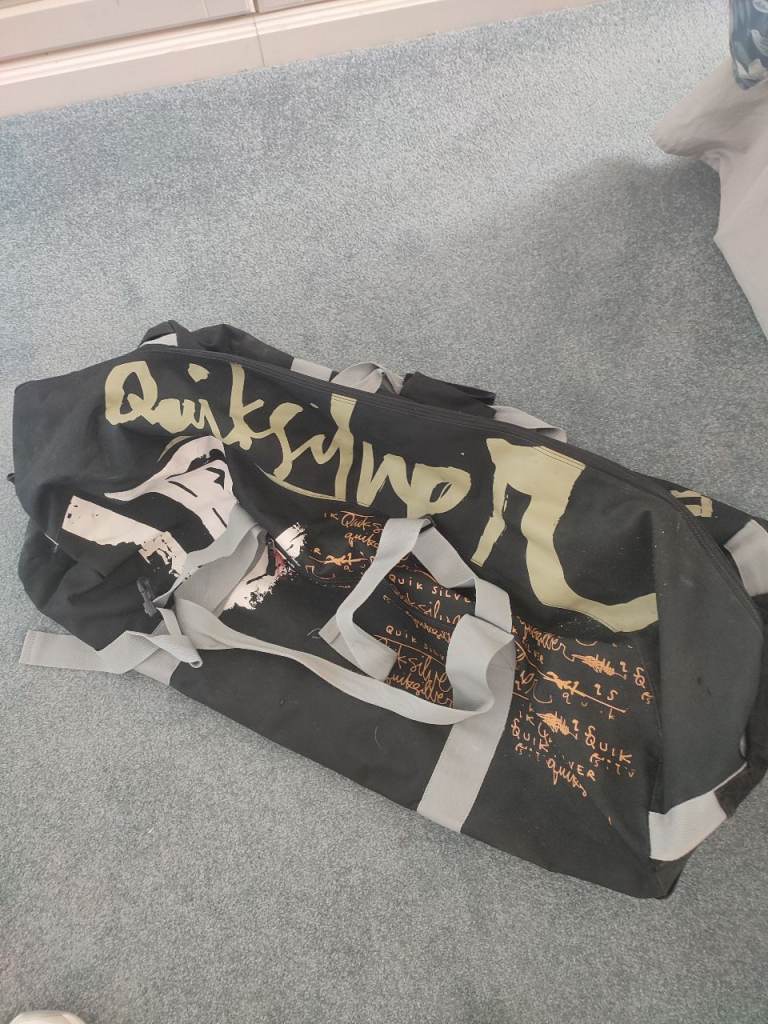 Quicksilver roller bag