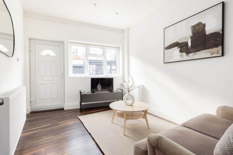 🏙️ MODERN 1-BED W/ PARKING | LONG-TERM | COMPANY LETS WELCOME – PECKHAM SE15