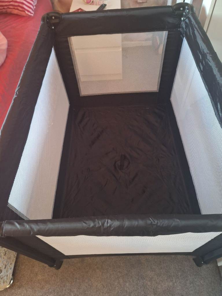 Travel cot