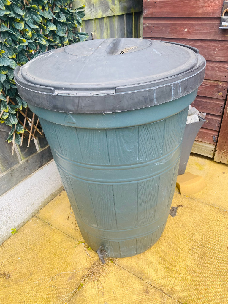 Outdoor compost barrel / storage 