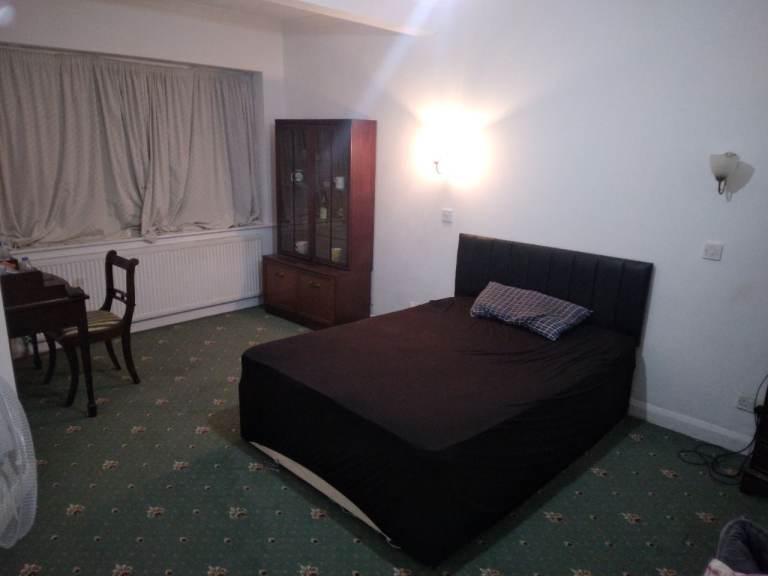 Double room to let 