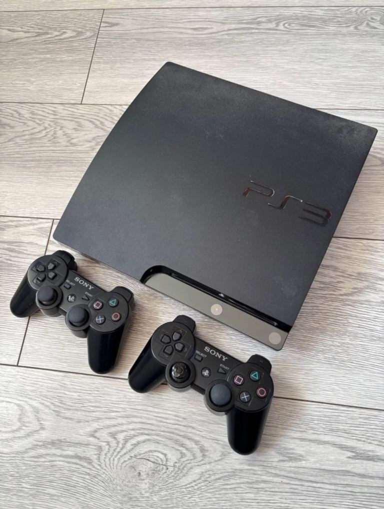 PlayStation 3 Slim / 320GB-With x2 Controllers & Leads
