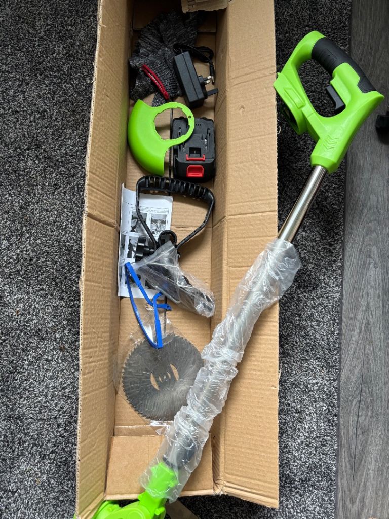 Cordless strimmer 