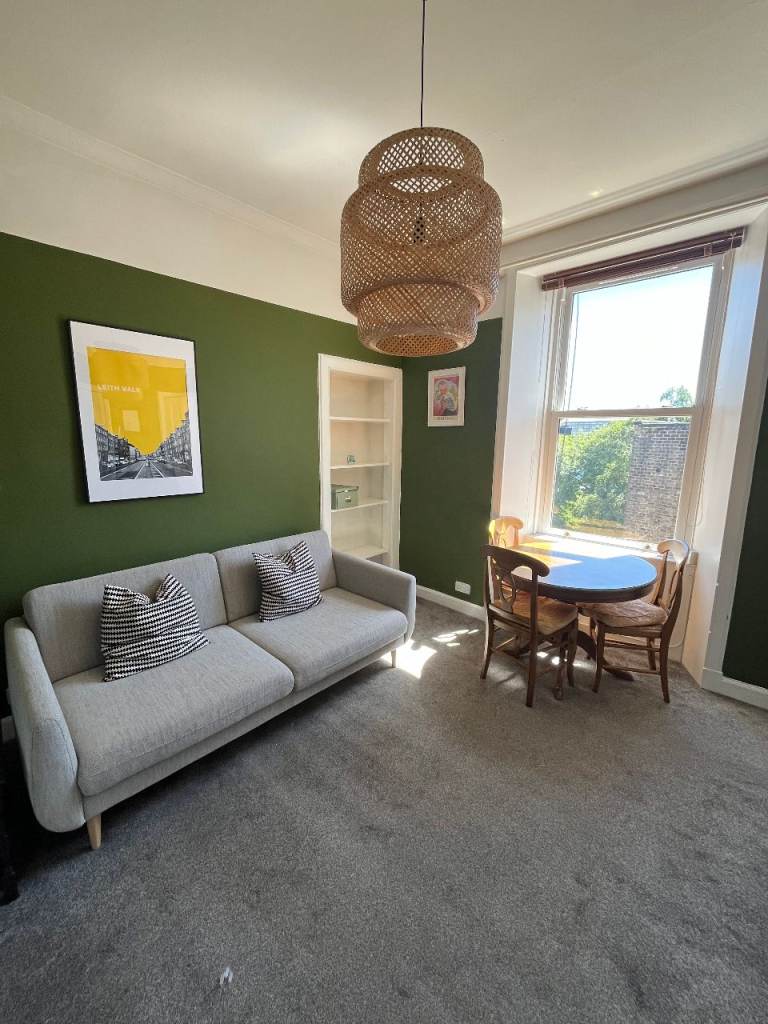 Well-maintained, cosy, one-bedroom flat in Leith