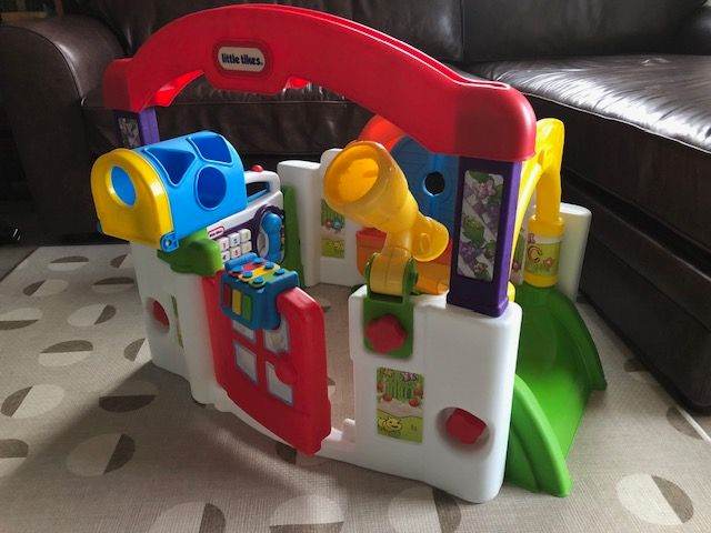 Little Tikes Discover Sounds Activity Playhouse Garden - for babies and toddlers - English & Spanish