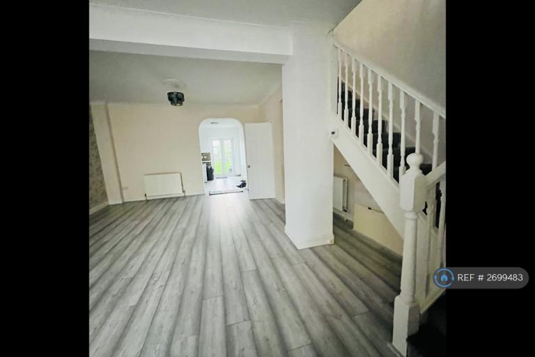 3 bedroom house in Seaforth Avenue, Southend-On-Sea, SS2 (3 bed) (#2699483)