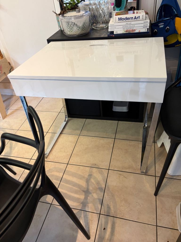 Gloss white desk / dresser 