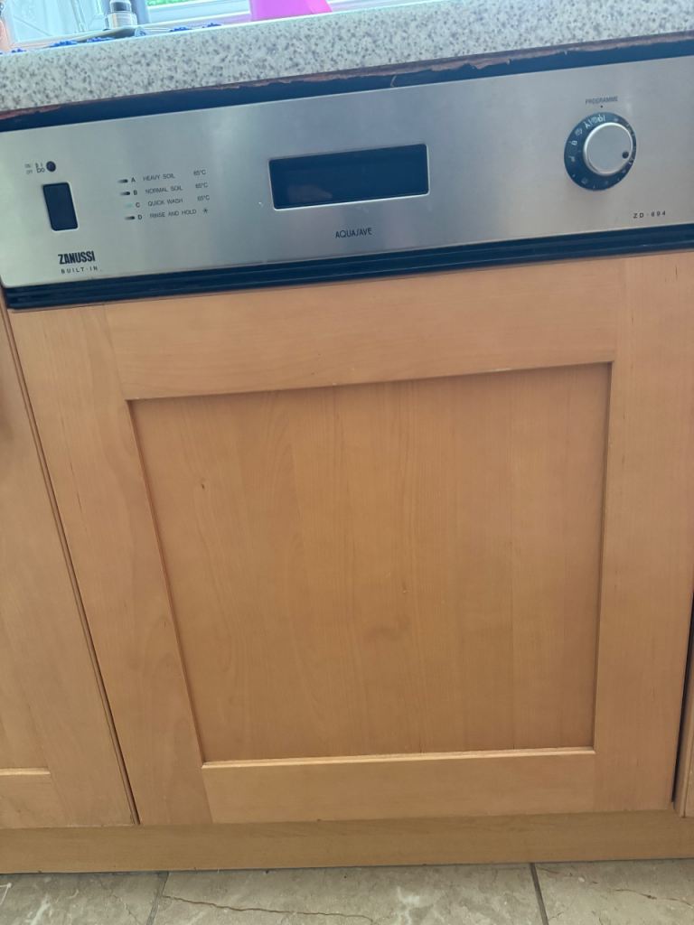 Zanussi Built-in Dishwasher – Good Working Order