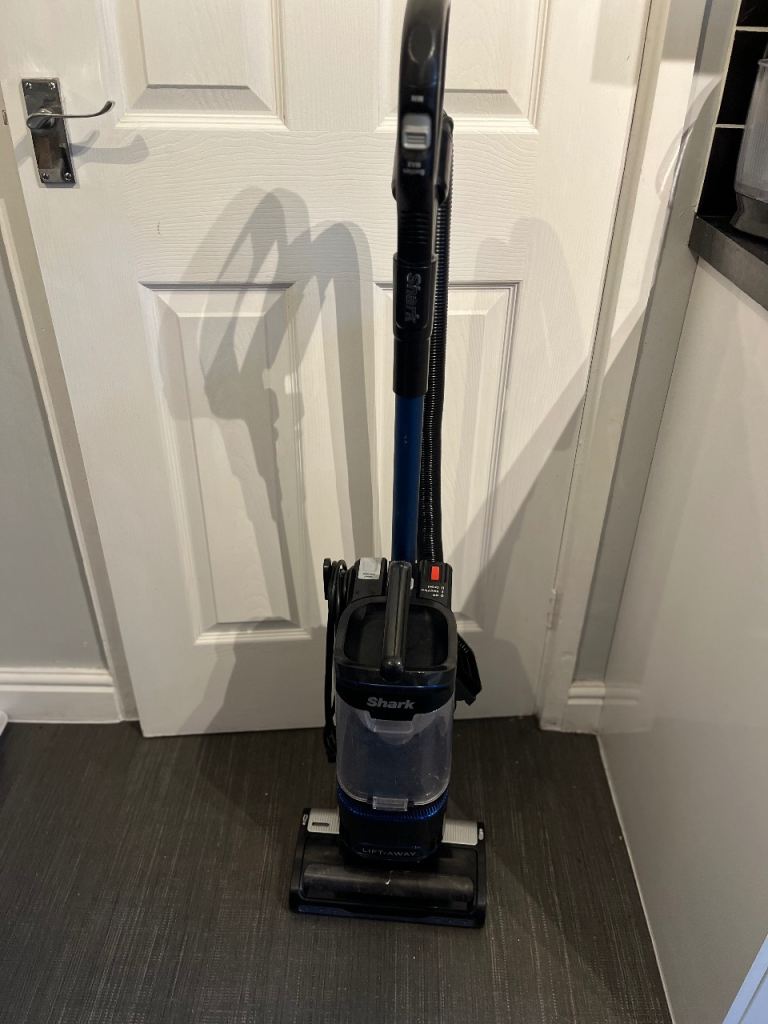 Shark lift away upright vacuum cleaner