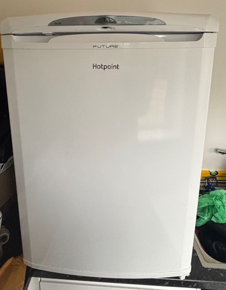 Hotpoint Future RLA36 white under counter small fridge ~ great condition