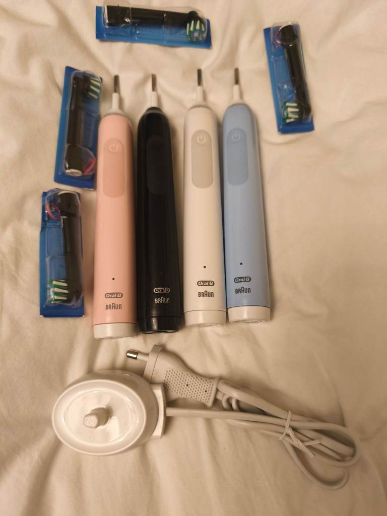Oral-B Pro Series 3 Electric Toothbrush. 3772