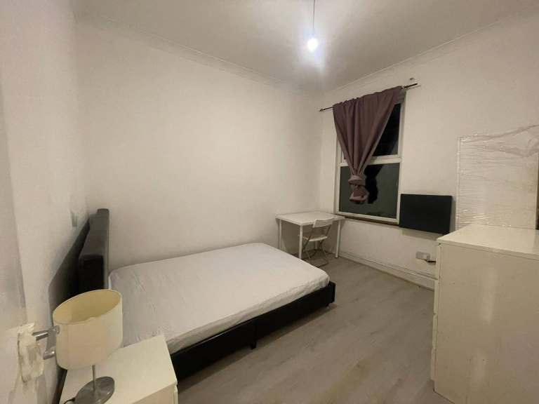 Beautiful One Bed Flat + Lounge Near Stratford Avl Now All Inc.