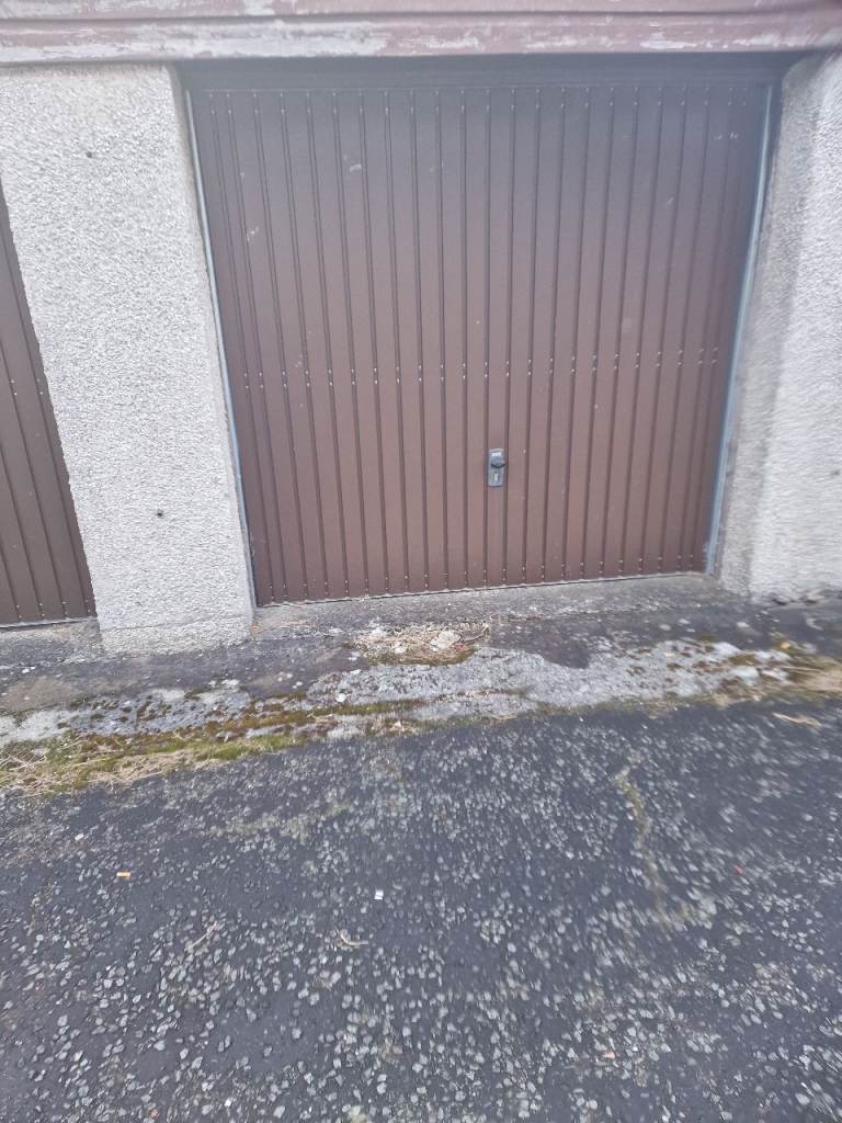 Garage lock up in livingston