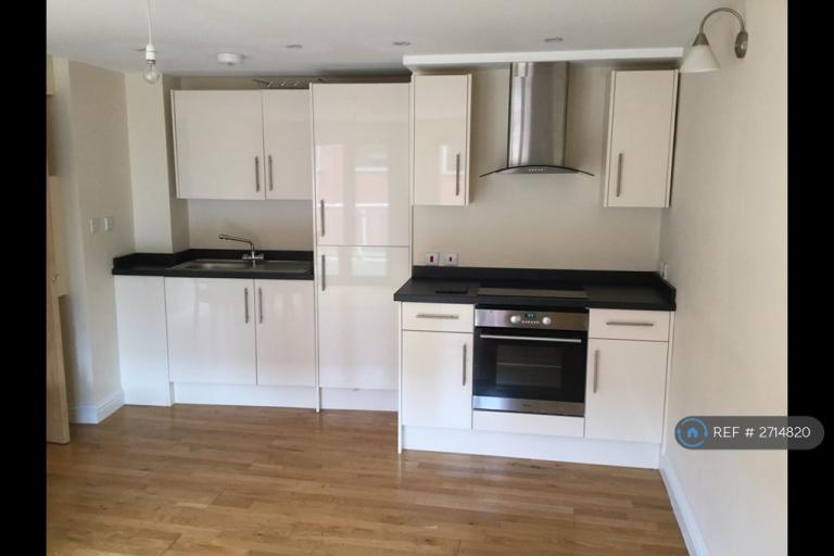 1 bedroom flat in High Street., Slough, SL1 (1 bed) (#2714820)