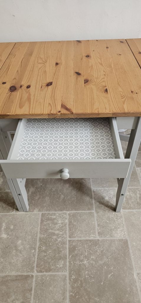 Ikea fold out table with chairs good condition 