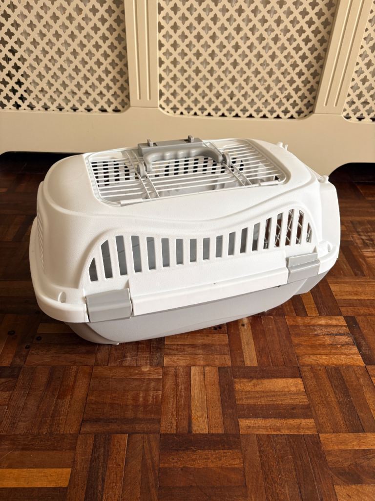 Pet carrier 