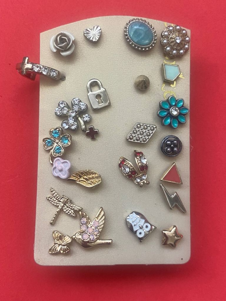 Single earrings 24 pierce . 