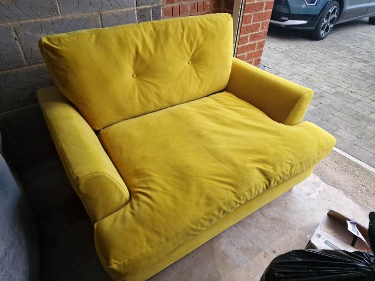 FREE TO COLLECT - Cuddle Chair