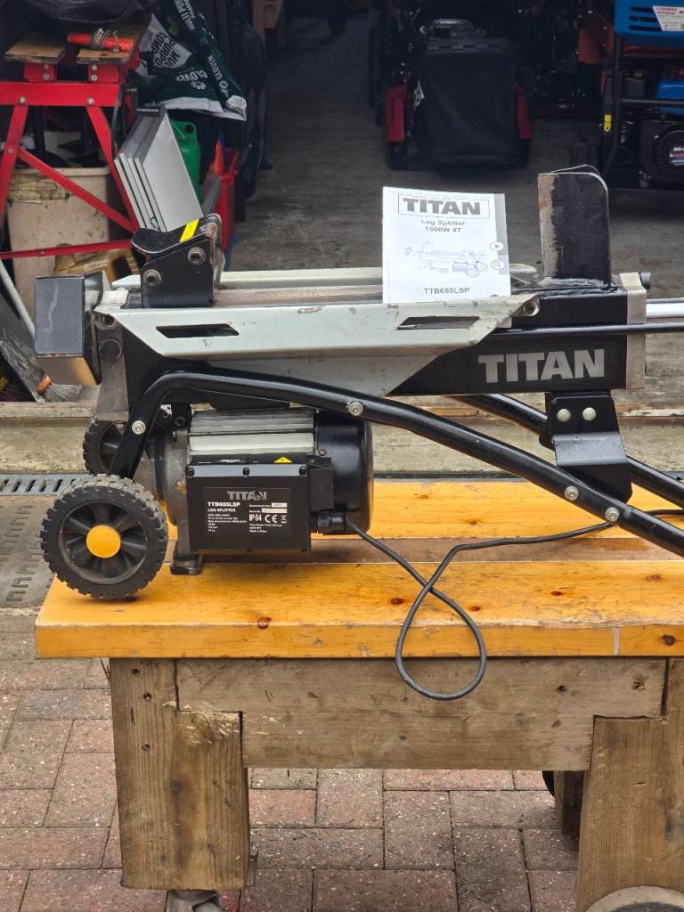 TITAN 4 TON LOG SPLITTER 