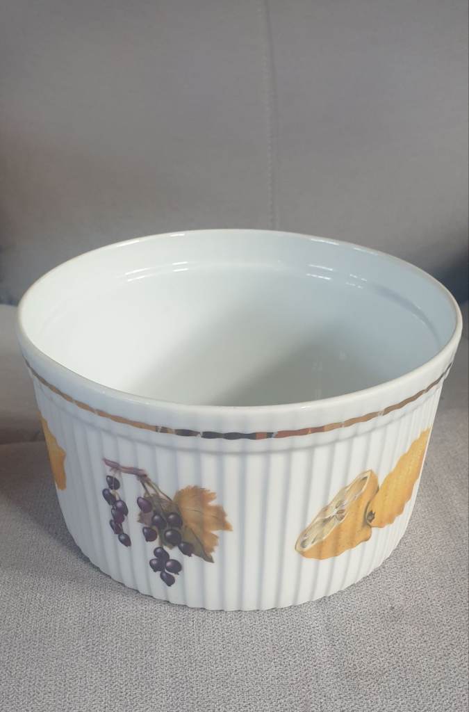 Royal Worcester Evesham design souffle dishe 150 x 9