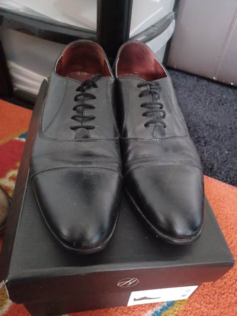 Formal smart shoes (men's size 8)