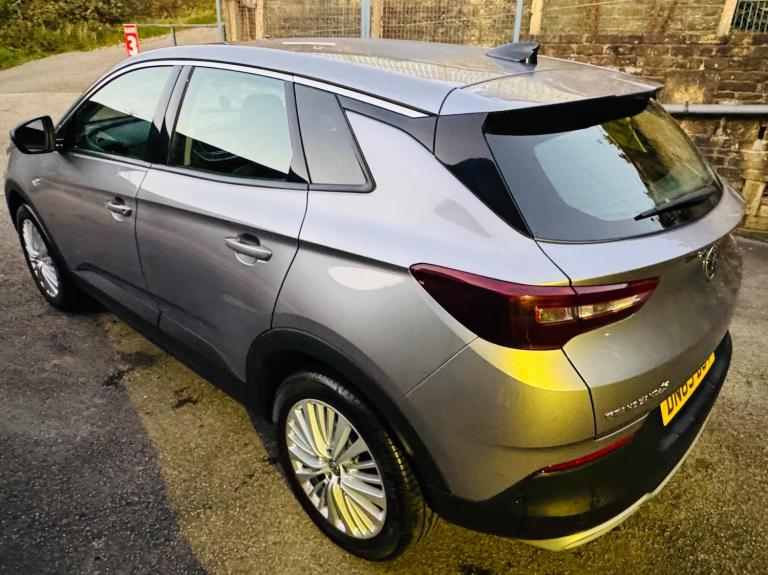 2019 Vauxhall Grandland X 1.5 Turbo D Tech Line Nav 5dr HATCHBACK DIESEL Manual