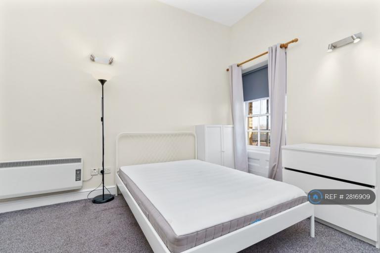 Studio flat in High St, London, N8 (#2816909)