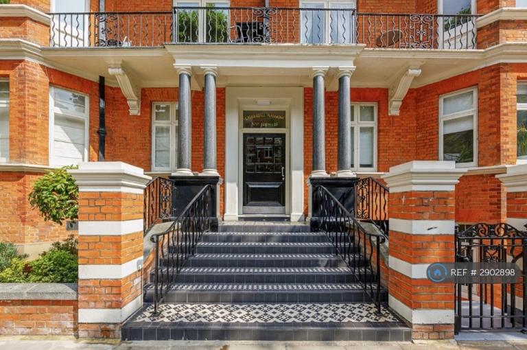 3 bedroom flat in Lauderdale Mansions Paddington, London, W9 (3 bed) (#2902898)