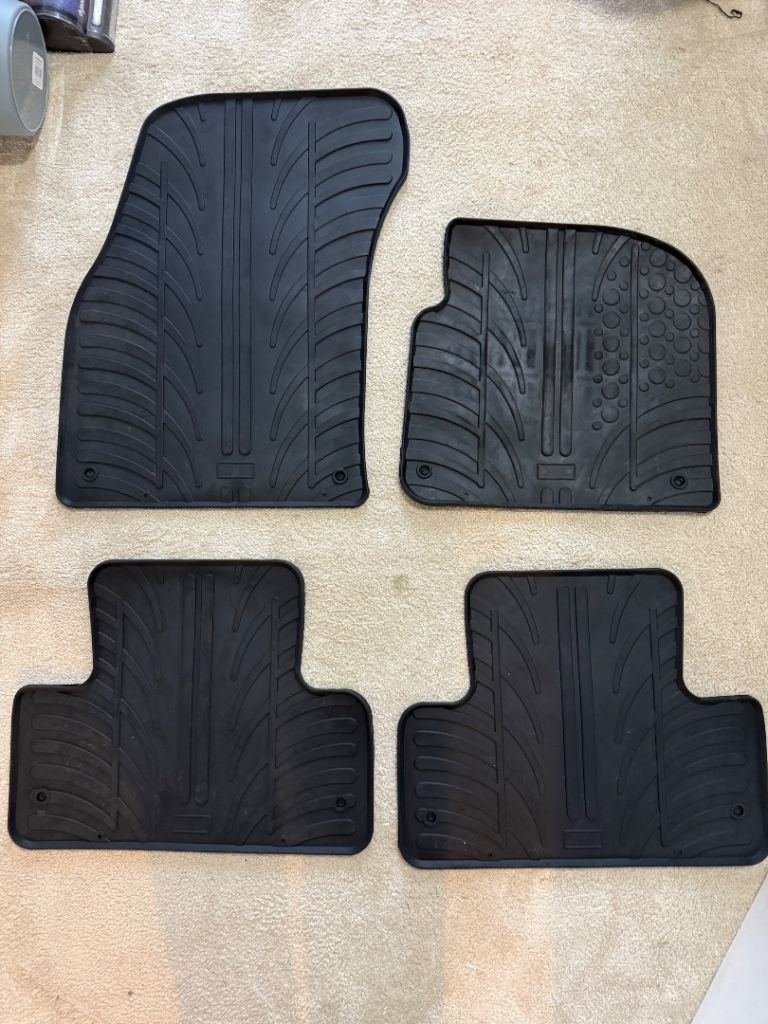 RANGE ROVER PREMIUM RUBBER MATS 