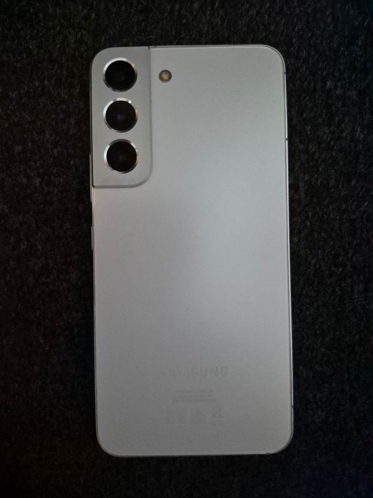 Samsung S22 Mobile Phone – White As Good As New