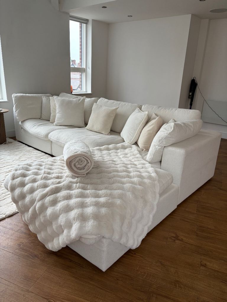 Lutyens Beige Linen Blend Modular Sofa, 3-Piece Chaise - Great condition 