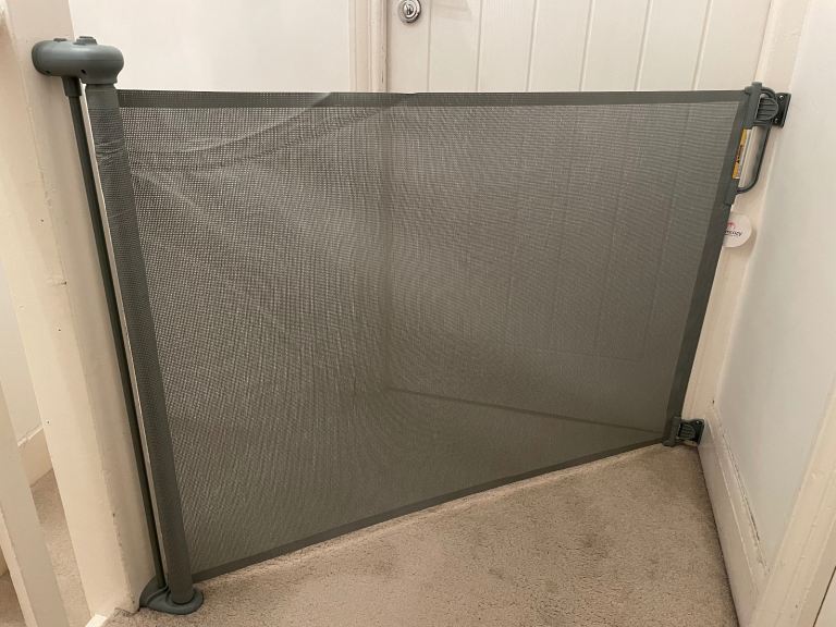 Momcozy baby retractable stair gate - grey