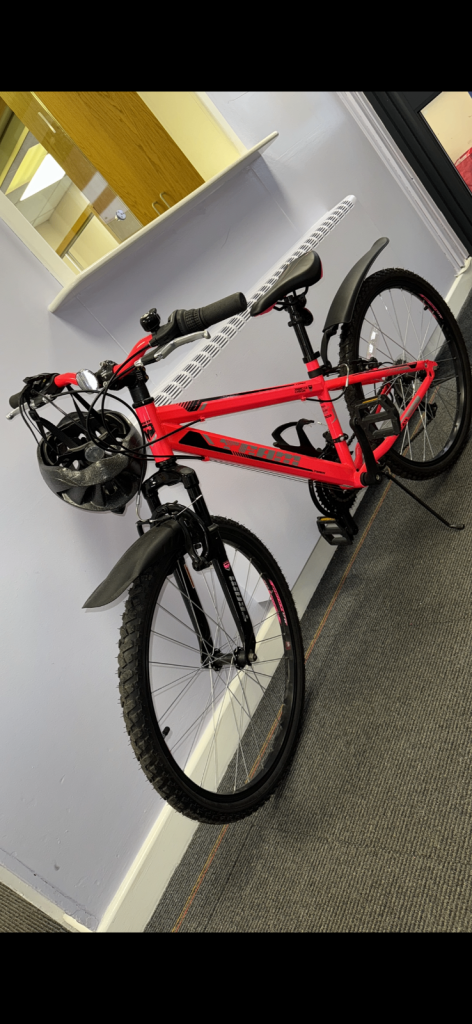 •REDUCED• Bike 24 inch Girls Mountain Bike 18 gears, Like new 