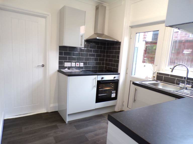 TWO BED HOUSE TO LET IN SOUTHSEA £1250 PER MONTH 