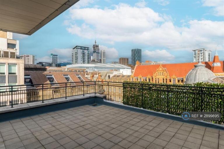 2 bedroom flat in South Parade, Leeds, LS1 (2 bed) (#2899895)
