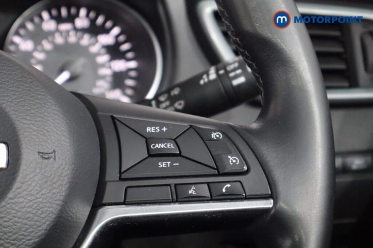 2020 Nissan Qashqai 1.3 DiG-T N-Connecta 5dr [Glass Roof Pack] SUV Petrol Manual
