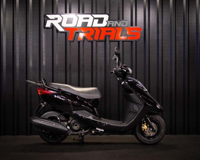 2009 Yamaha XC 125 E VITY Scooter - Only 1078 miles from new!