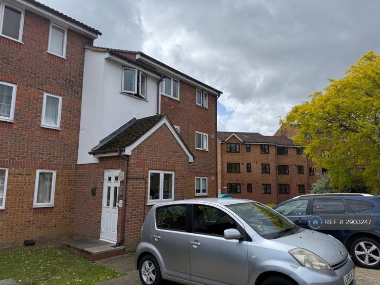 1 bedroom flat in Gasson House, London, SE14 (1 bed) (#2903247)