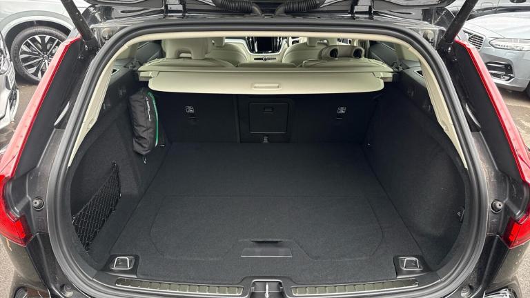 2025 Volvo V60 Plus, B4 Mild hybrid, Petrol, Dark ESTATE Petrol/Electric Hybrid Automatic