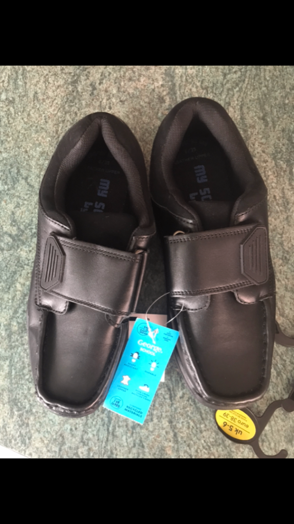 Black boys school shoes. Size 6 (New with tag’s) 
