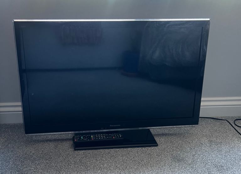 Panasonic 32 inch LCD TV