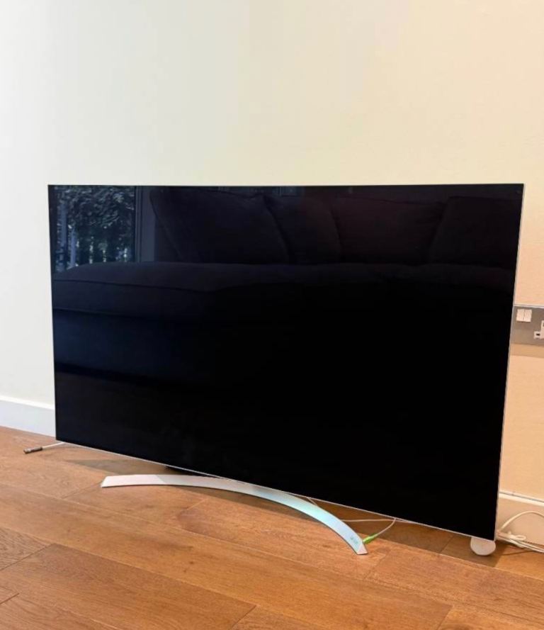 Large Flat Screen TV with Stand – Good Condition