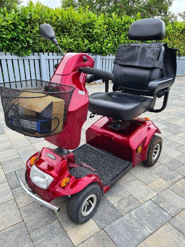 Large red mobility scooter can deliver good condition 