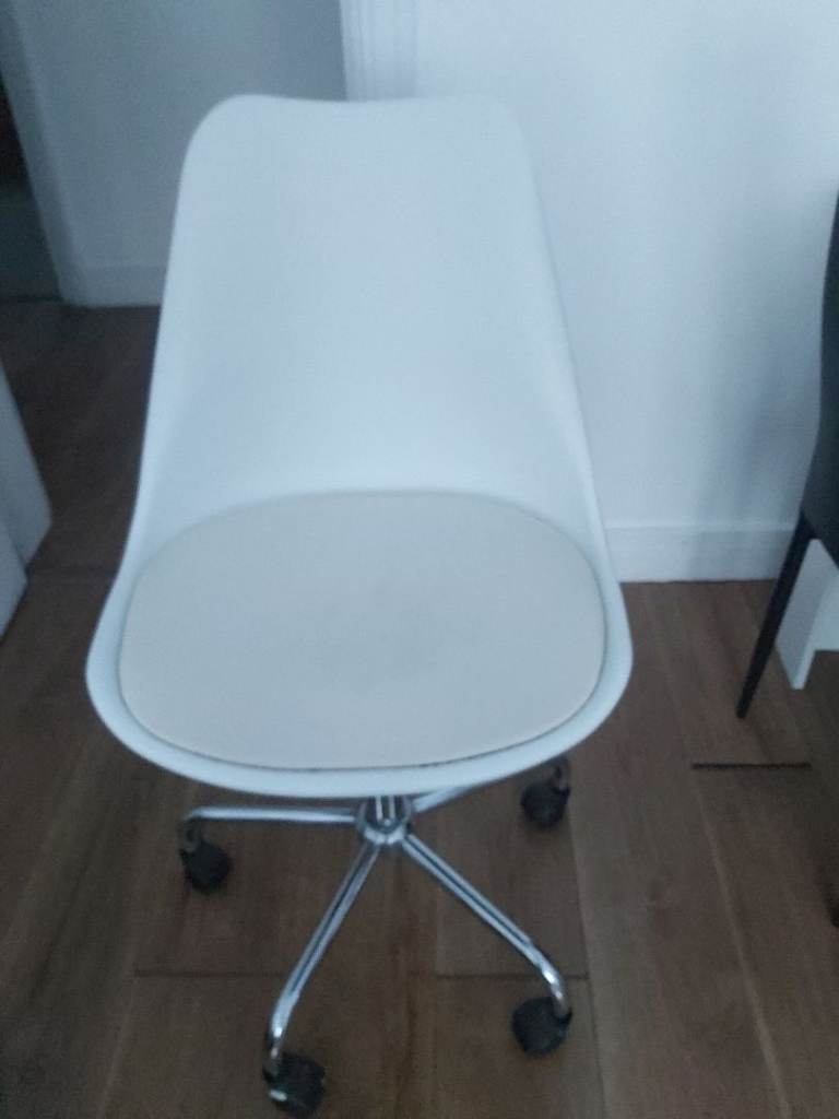 Kids chair white