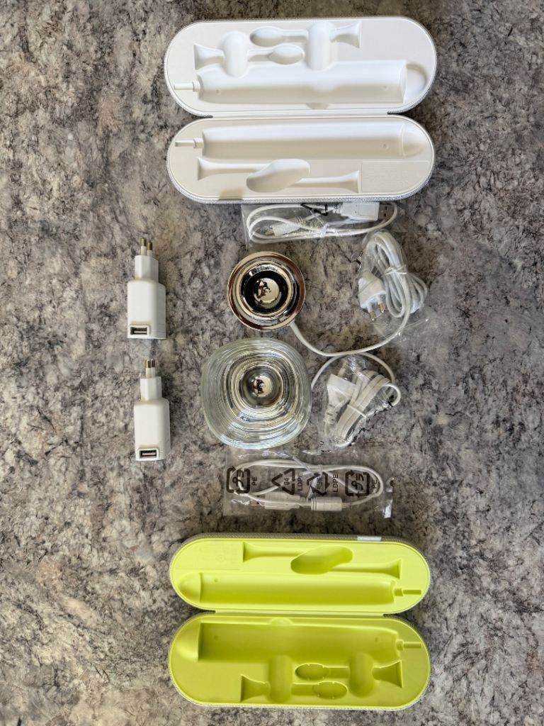 Philips Sonicare DiamondClean Electric Toothbrush Charging Station & Charging Travel Cases