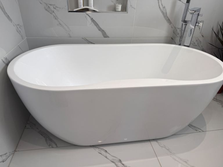 Free standing bath