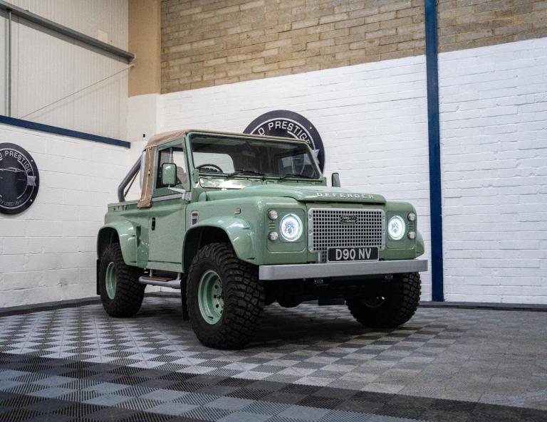 1990 Land Rover Defender 90 2.5 TD 90 Heritage Limited Edition Station Wagon